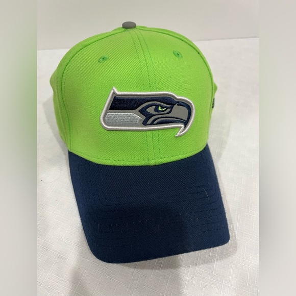 Seahawks Bright Green Fitted M/L New Era Football Cap - Picture 1 of 4
